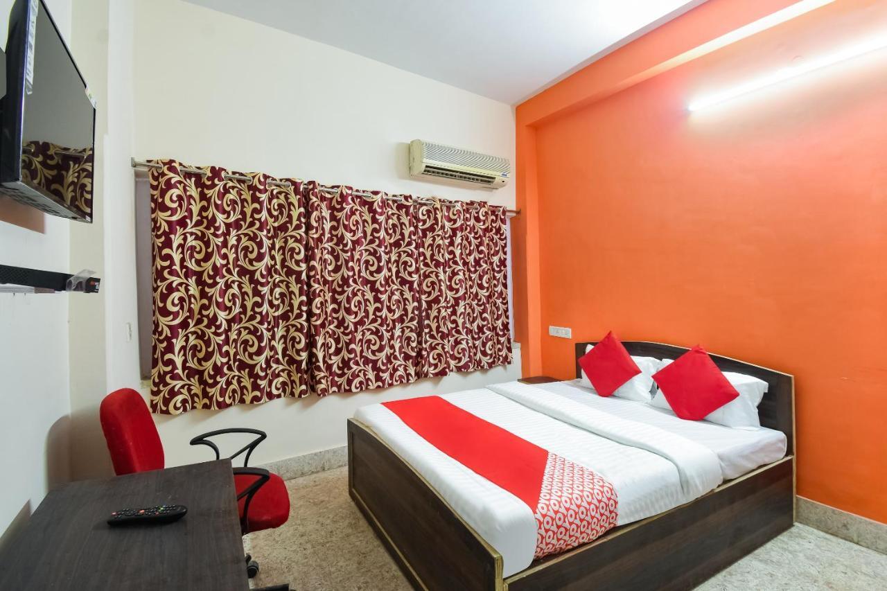 Oyo 60595 Happy Hut Hotel Kolkata